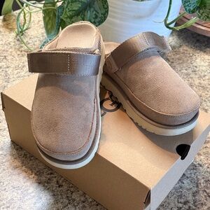 Ugg Women’s Goldstar Clog / Sand